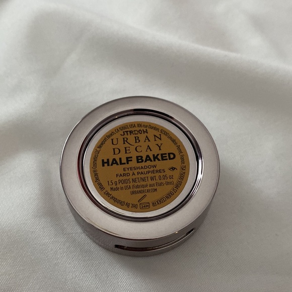 Urban decay Eyeshadow - Picture 3 of 3